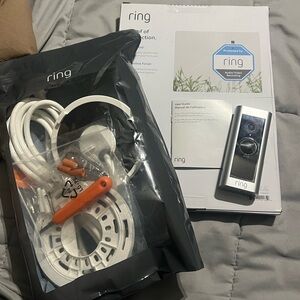 Ring Wired Doorbell Pro / Solar Panel / Yard Sign / Plug-in Mount
